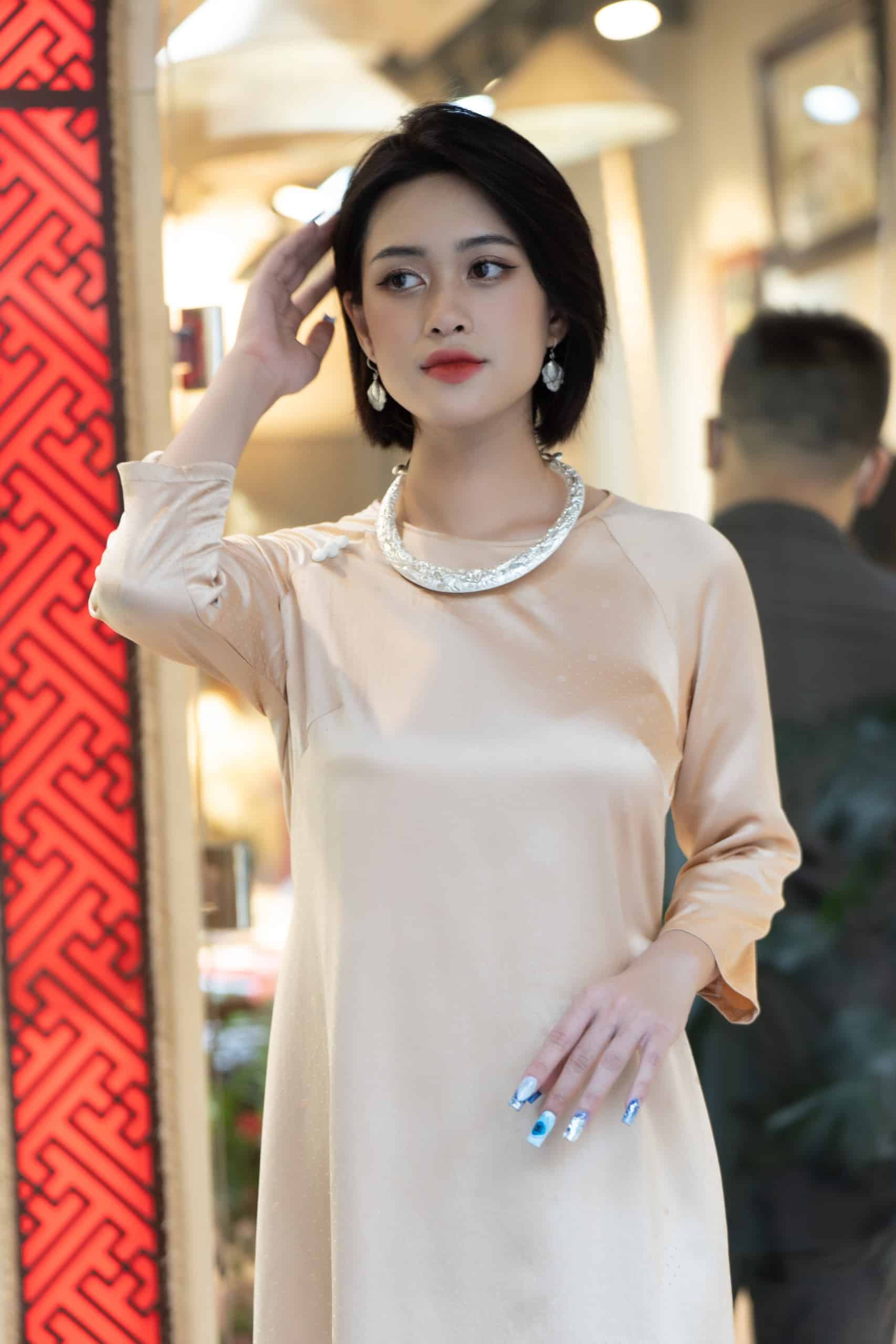 Chất liệu tơ tằm truyền thống tôn nét đẹp người con gái Việt