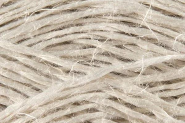 Vải lanh được dệt từ sợi lanh là dạng sợi nguyên sơ từ vỏ của cây lanh, chiều dài khoảng 25 đến 150mm, đường kinh khoảng từ 12 μm đến 16 μm.
