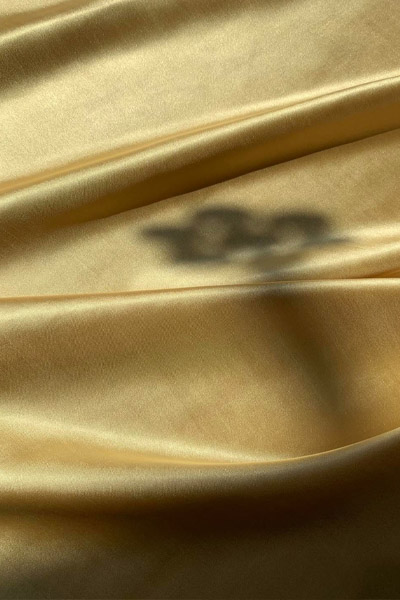 Vải lụa vàng trơn Silky 1m