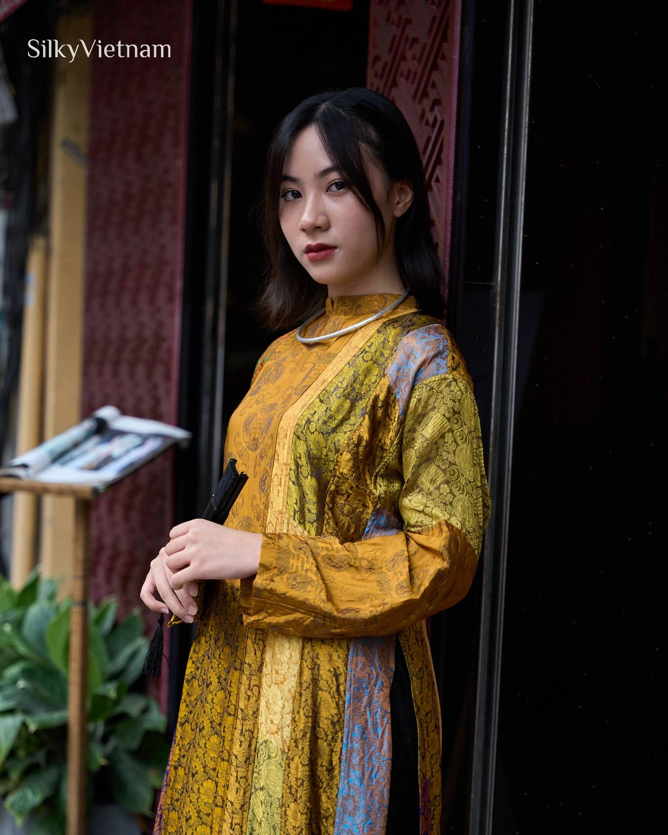 Áo dài truyền thống với họa tiết độc đáo được thể hiện trong Hà Nội trong tôi: Đình Cổ Vũ